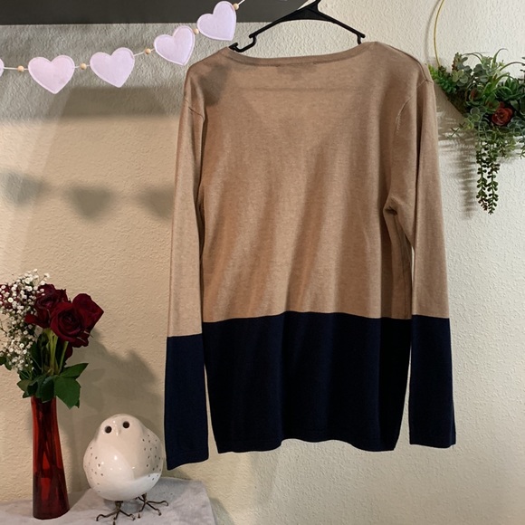 L-Tommy Hilfiger Argyle V Neck Sweater - Picture 4 of 5